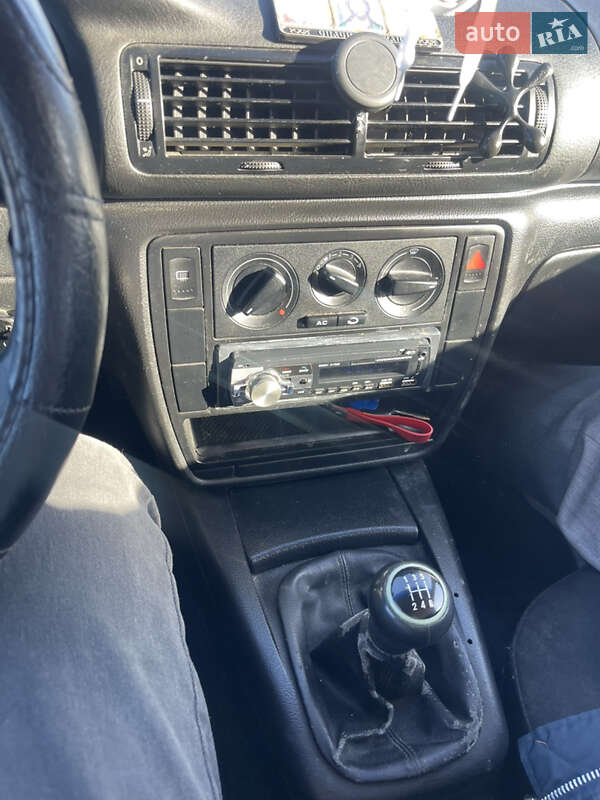 Универсал Volkswagen Passat 1999 в Золочеве