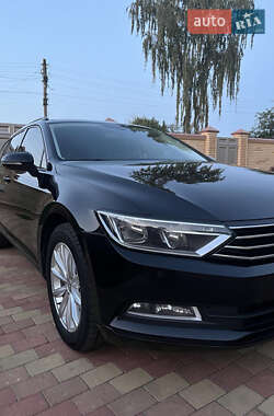 Универсал Volkswagen Passat 2018 в Киеве