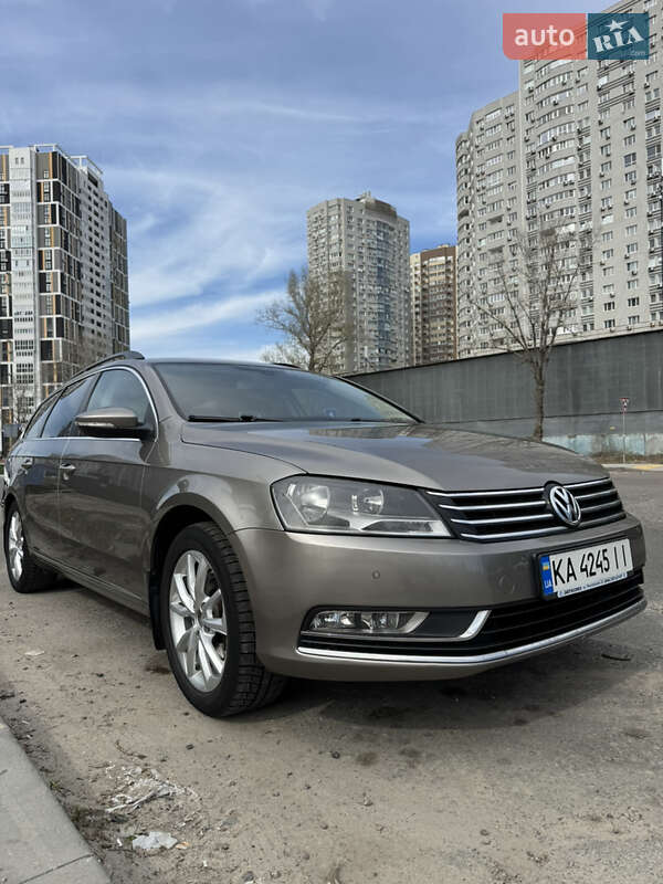 Універсал Volkswagen Passat 2012 в 