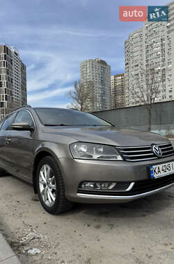 Універсал Volkswagen Passat 2012 в 