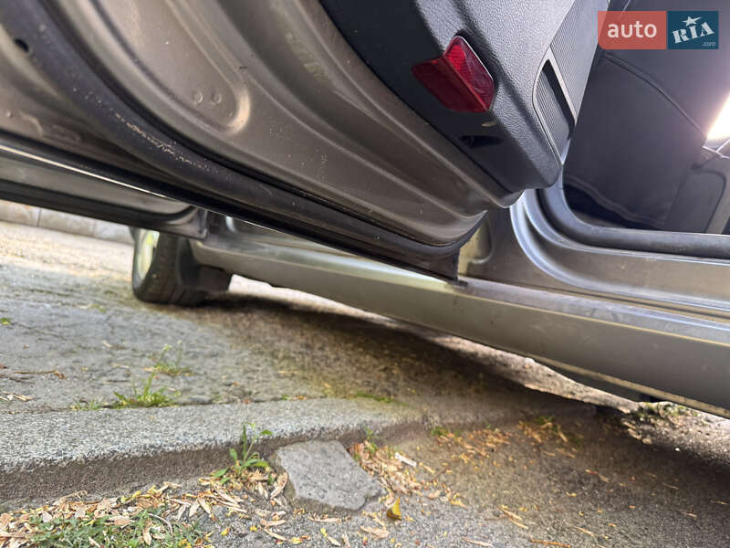 Универсал Volkswagen Passat 2012 в Киеве