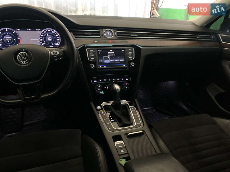 Седан Volkswagen Passat 2017 в Хмельницькому