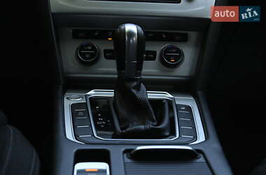 Седан Volkswagen Passat 2017 в 