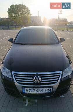 Седан Volkswagen Passat 2009 в Голобах