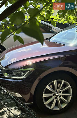Седан Volkswagen Passat 2015 в 