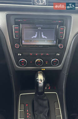 Седан Volkswagen Passat 2011 в 