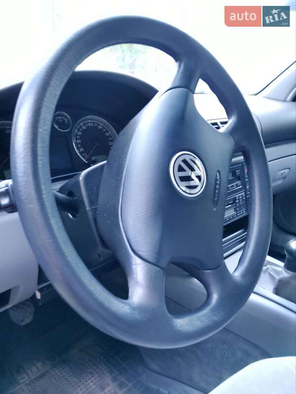 Седан Volkswagen Passat 2001 в Конотопі