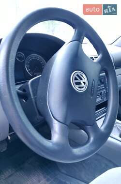 Седан Volkswagen Passat 2001 в 
