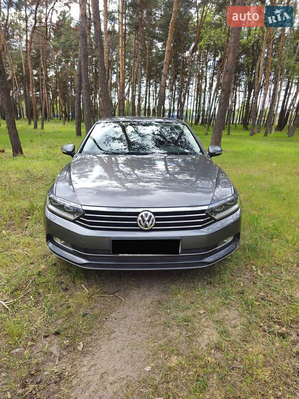 Седан Volkswagen Passat 2017 в Києві