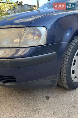 Універсал Volkswagen Passat 1998 в 
