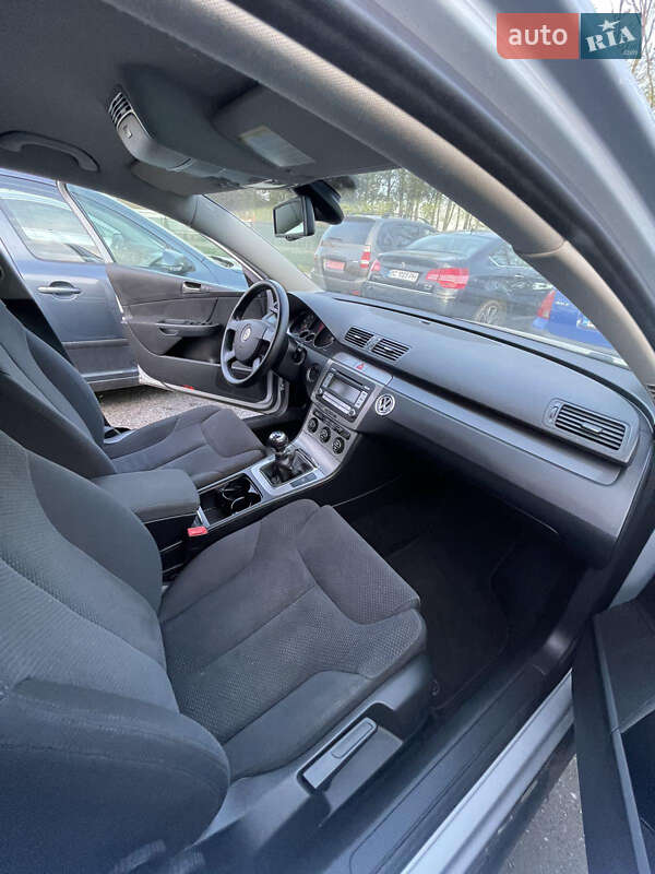 Седан Volkswagen Passat 2006 в Городке