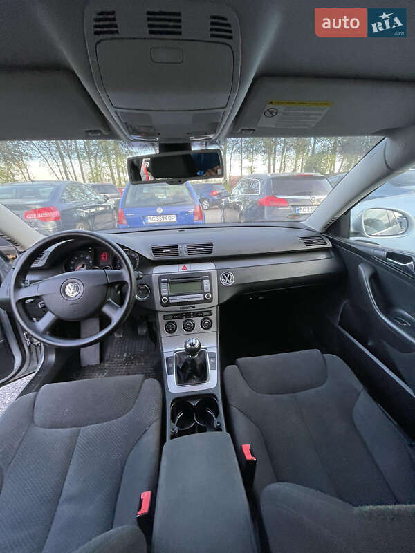 Седан Volkswagen Passat 2006 в Городке