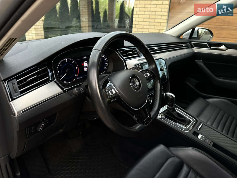 Седан Volkswagen Passat 2017 в Новой Водолаге