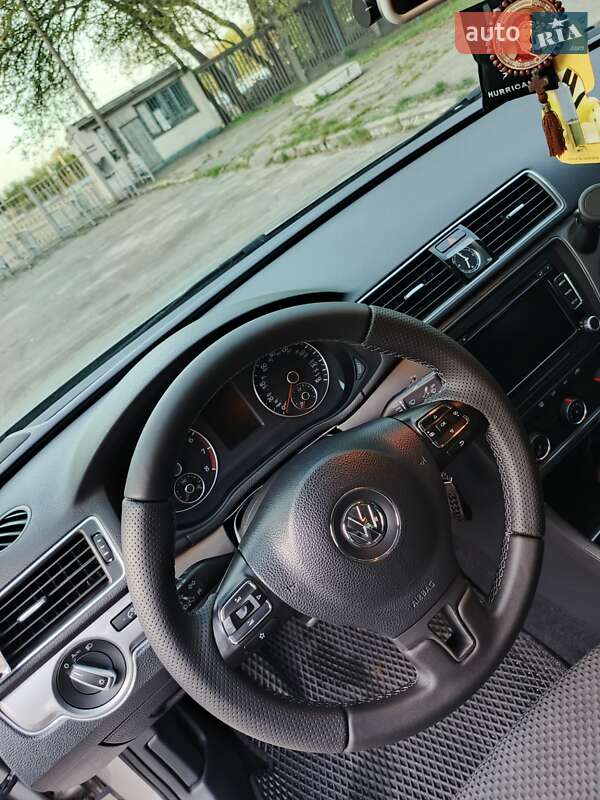 Седан Volkswagen Passat 2013 в Днепре