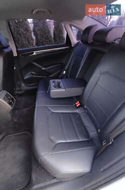 Седан Volkswagen Passat 2015 в 