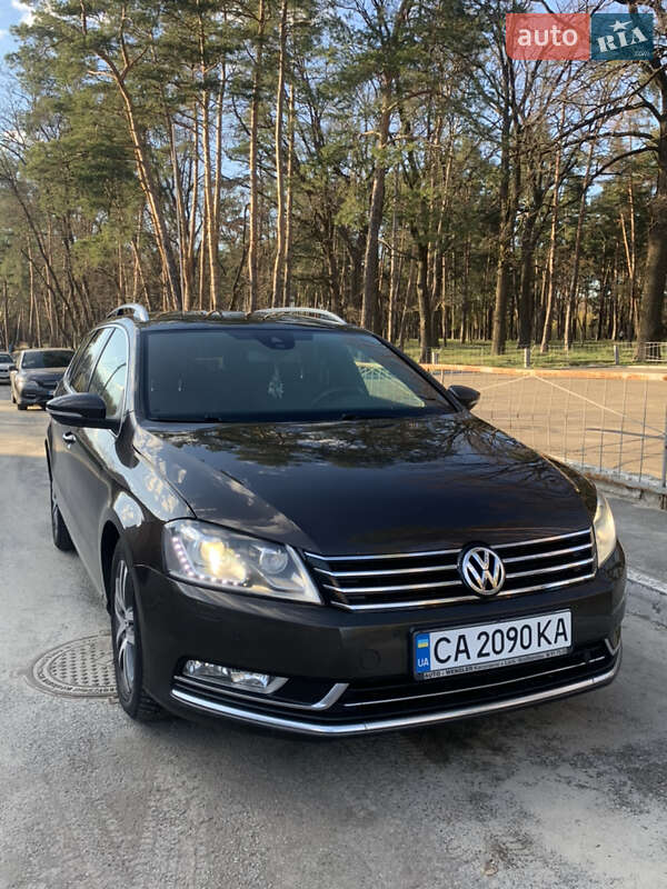 Універсал Volkswagen Passat 2012 в 