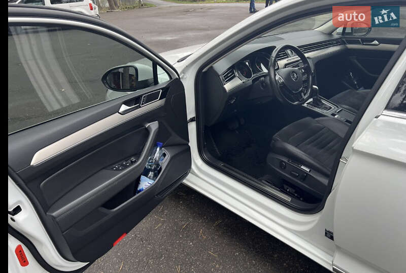 Седан Volkswagen Passat 2015 в Одессе