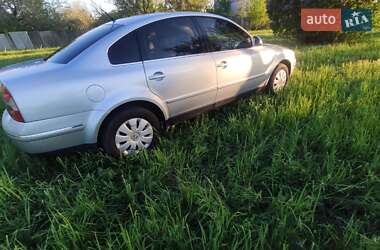 Седан Volkswagen Passat 2004 в 