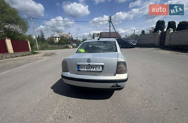 Седан Volkswagen Passat 2000 в 