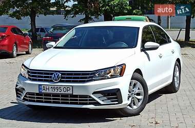 Седан Volkswagen Passat 2017 в Львові