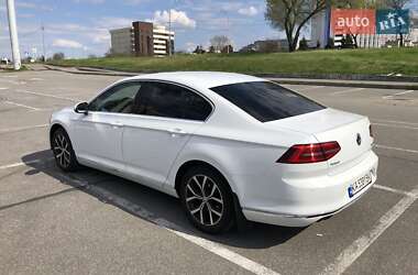 Седан Volkswagen Passat 2016 в 