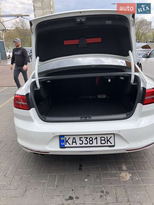 Седан Volkswagen Passat 2016 в Киеве