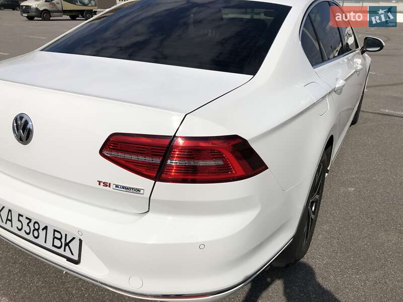Седан Volkswagen Passat 2016 в Киеве