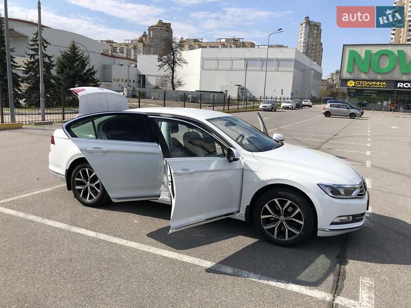 Седан Volkswagen Passat 2016 в Киеве