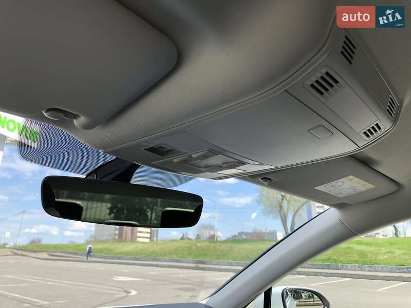 Седан Volkswagen Passat 2016 в Киеве