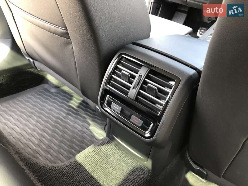 Седан Volkswagen Passat 2016 в Киеве