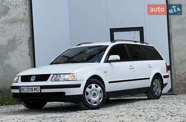 Універсал Volkswagen Passat 1998 в 