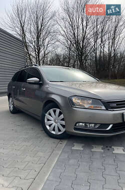 Універсал Volkswagen Passat 2013 в Гусятині