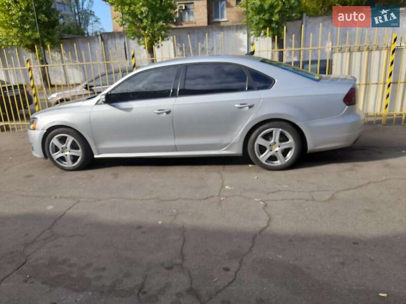 Седан Volkswagen Passat 2013 в Києві