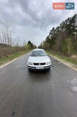 Універсал Volkswagen Passat 1997 в Володимирці