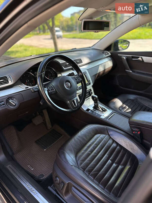 Универсал Volkswagen Passat 2011 в Калуше