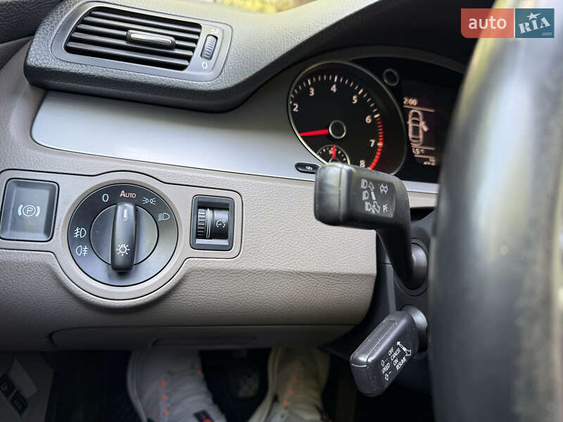 Седан Volkswagen Passat 2010 в Каменском