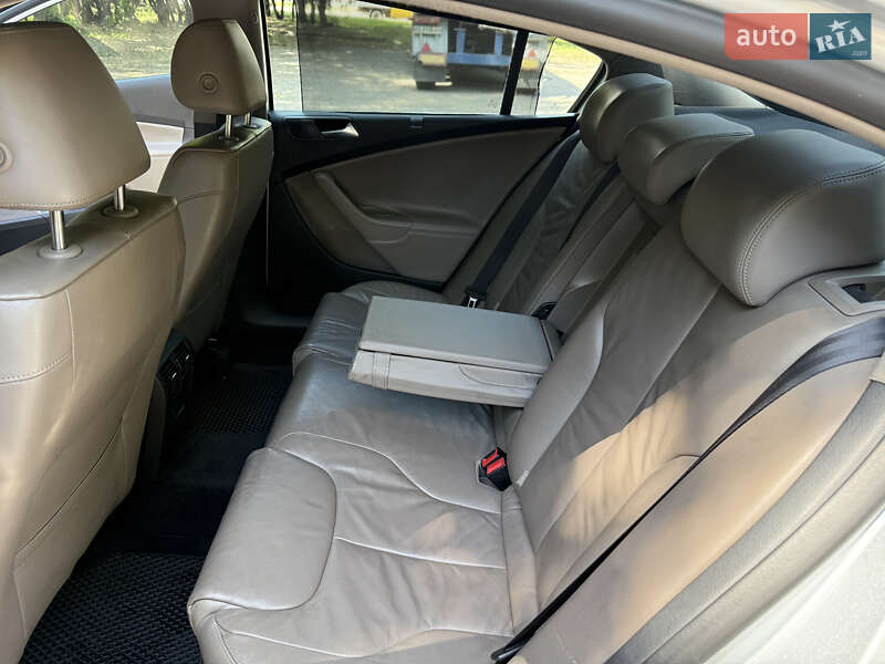 Седан Volkswagen Passat 2010 в Каменском