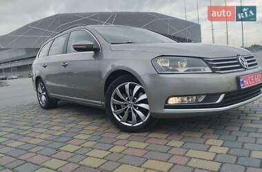 Універсал Volkswagen Passat 2012 в 