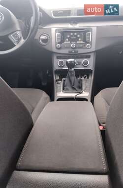 Універсал Volkswagen Passat 2012 в 