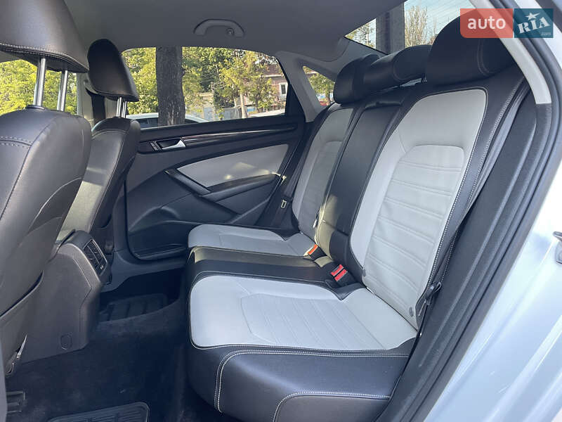 Седан Volkswagen Passat 2014 в Миколаєві