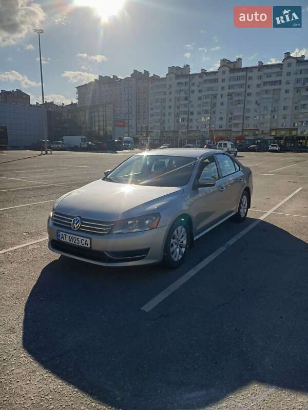Седан Volkswagen Passat 2012 в Ивано-Франковске