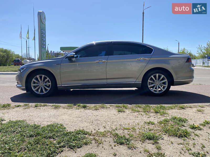 Седан Volkswagen Passat 2016 в Коростене