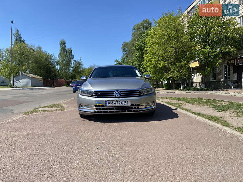Седан Volkswagen Passat 2016 в Коростене