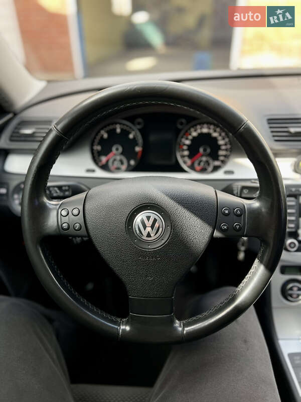 Універсал Volkswagen Passat 2010 в Валках