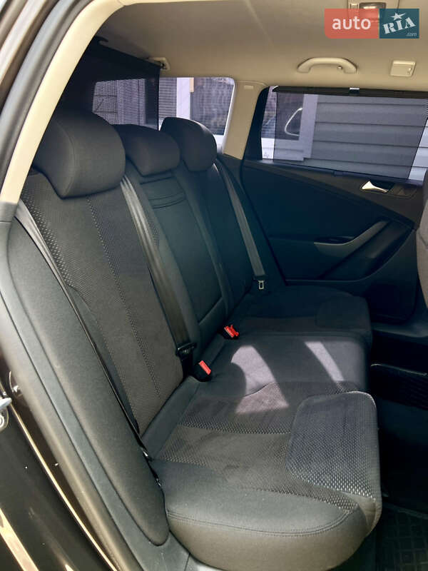 Універсал Volkswagen Passat 2010 в Валках