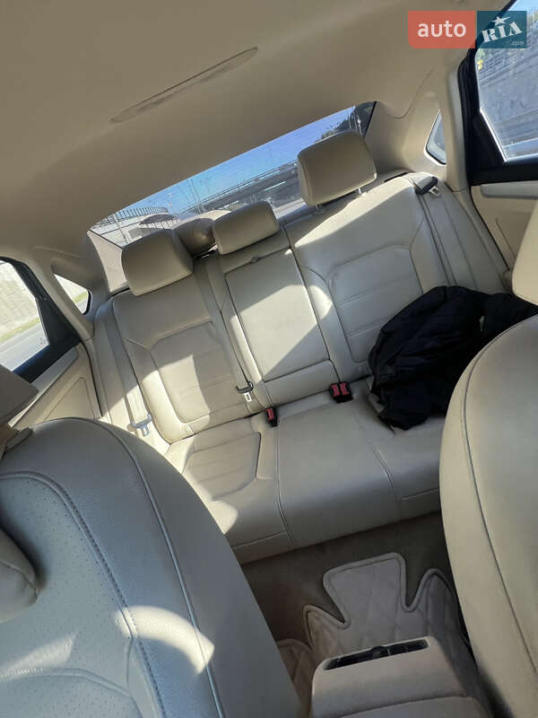 Седан Volkswagen Passat 2012 в Киеве
