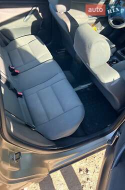 Універсал Volkswagen Passat 2004 в 