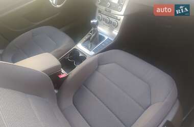 Універсал Volkswagen Passat 2012 в 