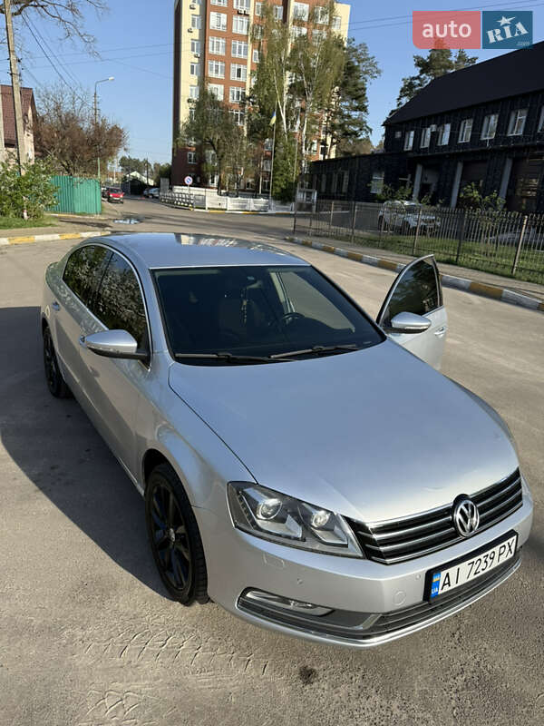 Седан Volkswagen Passat 2013 в Ирпене