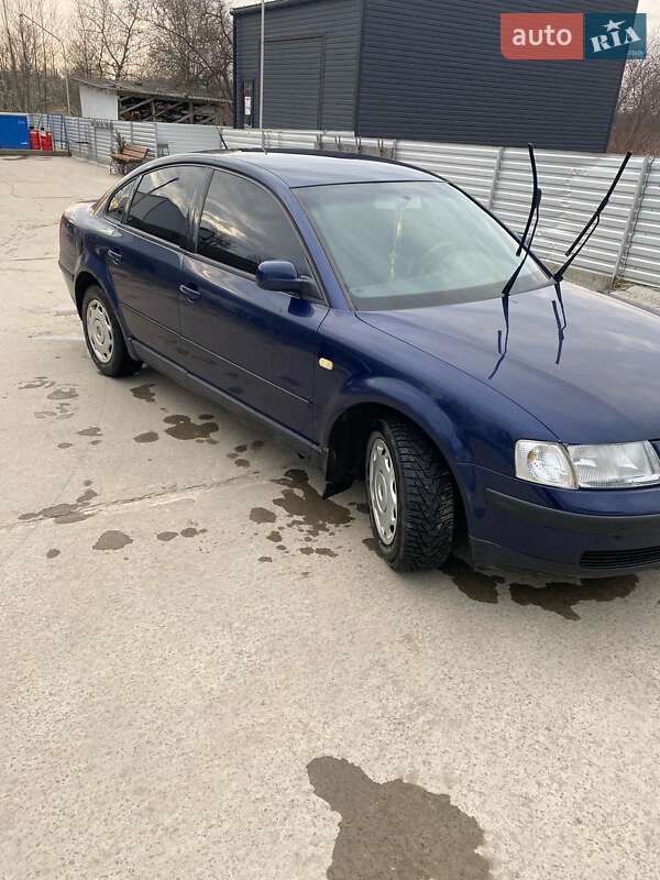 Седан Volkswagen Passat 1999 в Бориславе